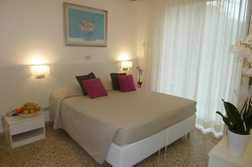 Hotel Astra Milano Marittima Eksteriør billede