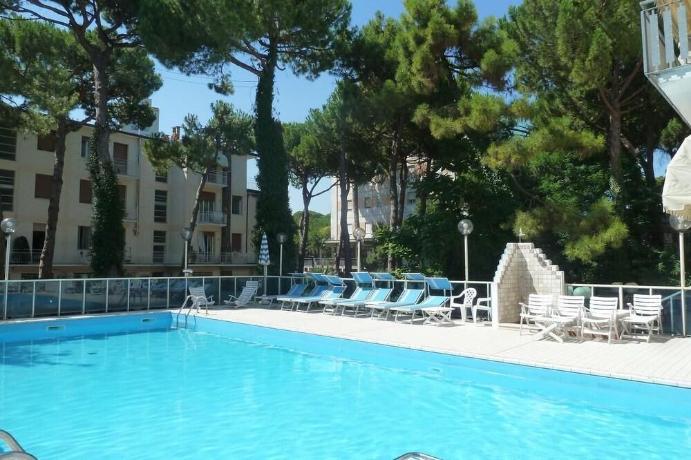 Hotel Astra Milano Marittima Eksteriør billede